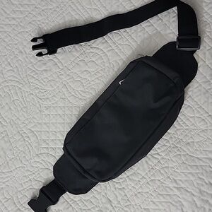 🐞4/$10🐞 Unisex Black Three Pocket Zipper Closure Waist Travel Bag Fanny Pack